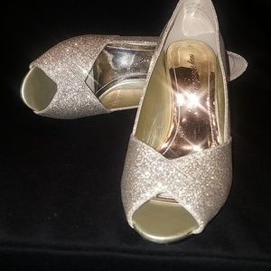Dance Flex Gold Pumps